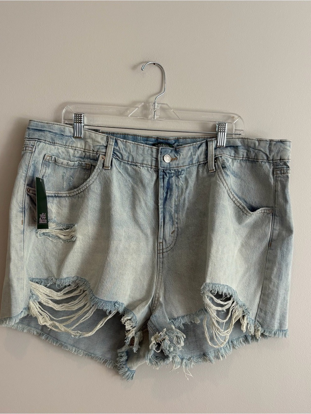wild fable Light Wash Distressed Denim Shorts NWT Size 18